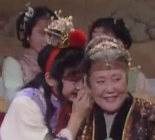 红楼梦中贾母疼爱贾兰吗？书中是如何描写的？