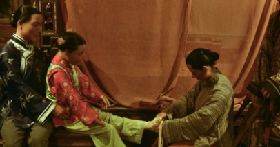 缠足迫害女性身心健康，为何满清下了禁令却禁不掉这种风俗？