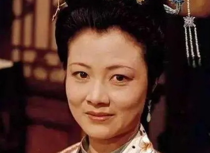 红楼梦中尤氏主动承担责任，为何李纨躲避责任？