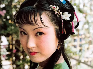 红楼梦是如何描写龄官的青春的？打动了很多人