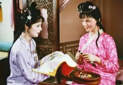 红楼梦中林黛玉吃薛宝钗的醋，为何不吃袭人的醋呢？