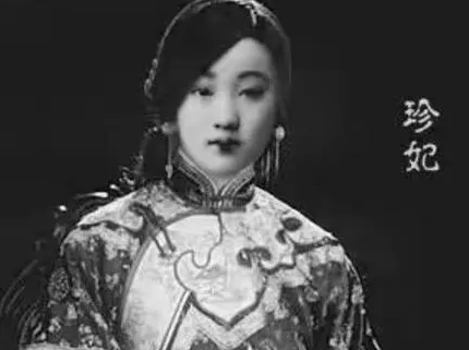 清朝妃子走路为何都要人搀扶才可以 原因出在什么地方