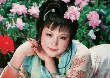 红楼梦中史湘云醉眠芍药裀，有何寓意？