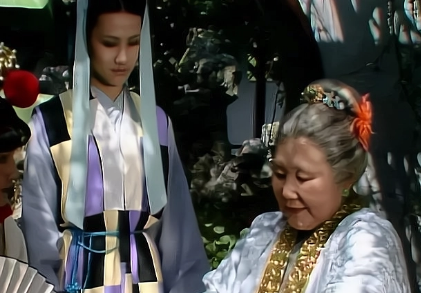 红楼梦中如果贾母知道妙玉讨厌刘姥姥，还会把茶给她喝吗？