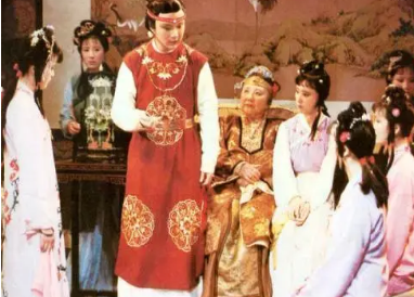 红楼梦中林黛玉读书，贾母生气了吗？