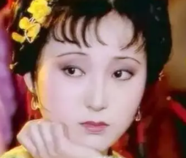 在小说红楼梦中黛玉为何不像贾府其他姑娘一样日子紧巴巴的？