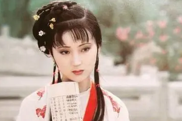 红楼梦中，贾母为什么将藕官指派给林黛玉？