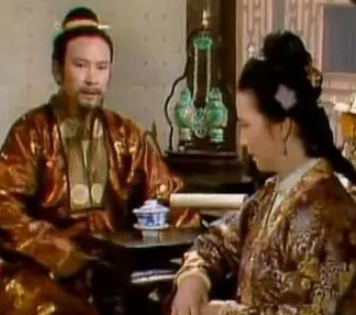 小说红楼梦中，王夫人与薛姨妈二人相比，谁才是更有心机之人？