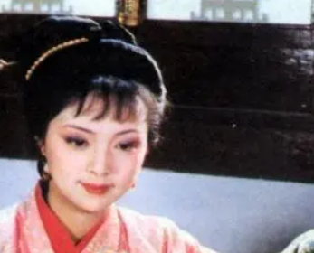 红楼梦中薛姨妈住进贾府的真实目的有哪些?