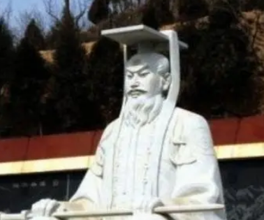 秦襄公和秦穆公之间有关系吗？是什么关系？