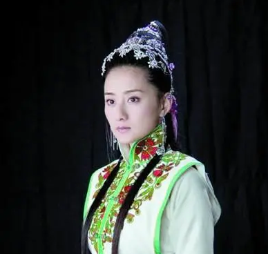 布喜娅玛拉比皇太极大几岁？两人年龄相差很大吗？