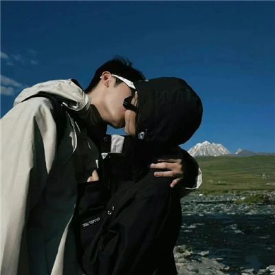 精致感情头一对超级的幸福 早点睡没人懂你凌晨两三点的心事