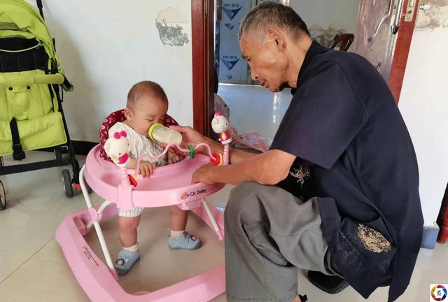 陪产奶爸记录妻子生产26个小时(生活改善后准备生二宝)