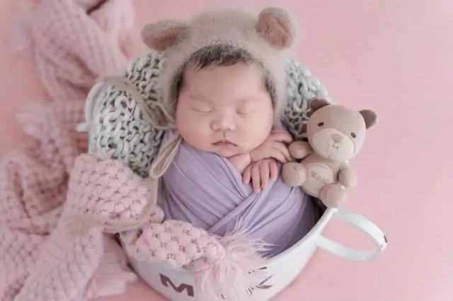 3个月宝宝还不会翻身怎么办(三个月的宝宝还不会翻身怎么办)