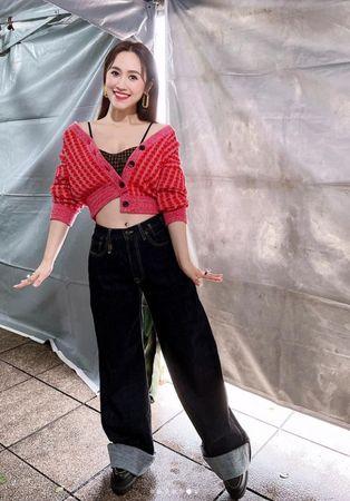 sandy老公是谁(Sandy怀孕5月辣穿露肚装)