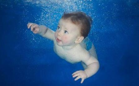 什么情况引起宝宝肌张力高（宝宝肌张力高的表现）