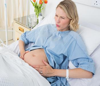 生孩子先破水还是先见红的多(先见红还是先破水)