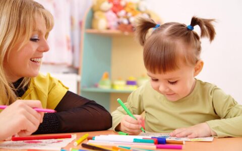 新教师述职报告范文幼儿园（幼儿园老师个人述职报告简短）