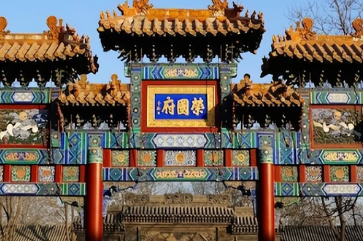 红楼梦中宁荣二府是什么样的？宁荣二公谁的爵位高？