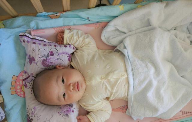 宝宝醒的时候一直要抱(宝宝一醒就要抱起来)