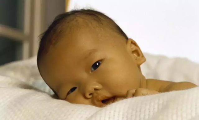 新生儿黄疸怎么预防最有效（很多宝妈都为宝宝的黄疸久不退消苦恼）