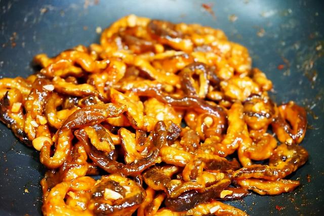 整个香菇怎么做孩子爱吃(香菇做成糖醋香菇条)