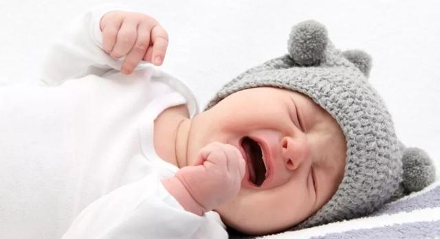 宝宝醒的时候一直要抱(宝宝一醒就要抱起来)